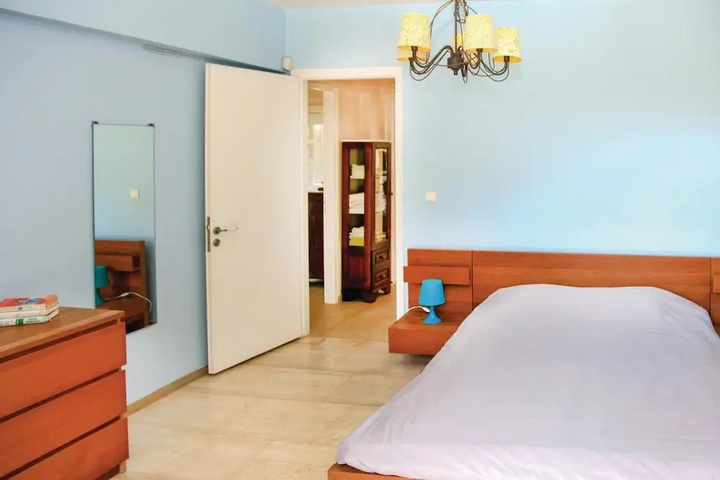 Room 3 of 18