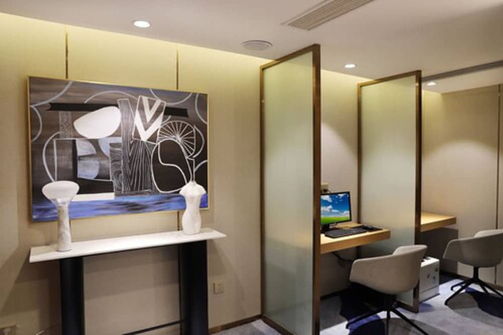 Business Center 40 of 43