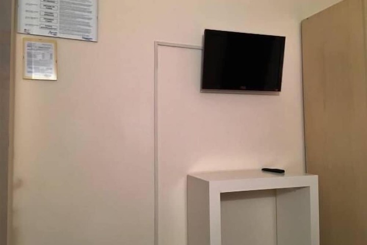 Room 9 of 37