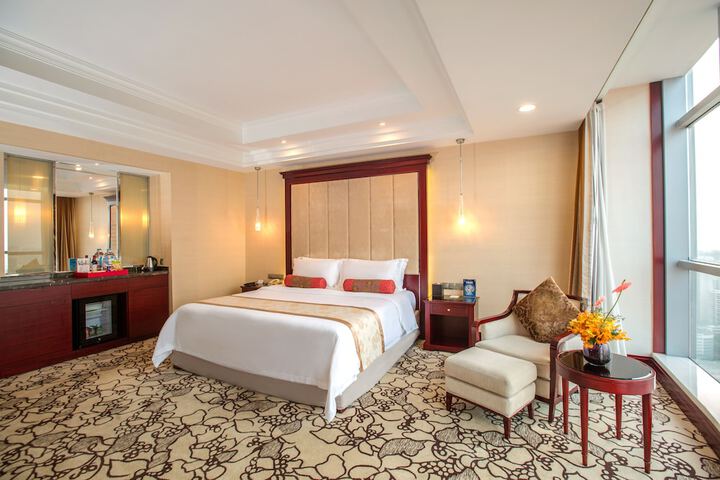 Room 4 of 103