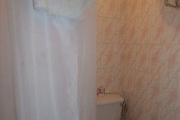 Room 4 of 33