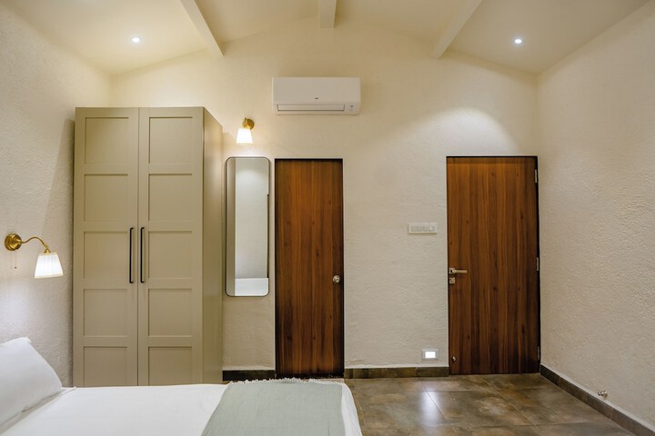 Room 4 of 83