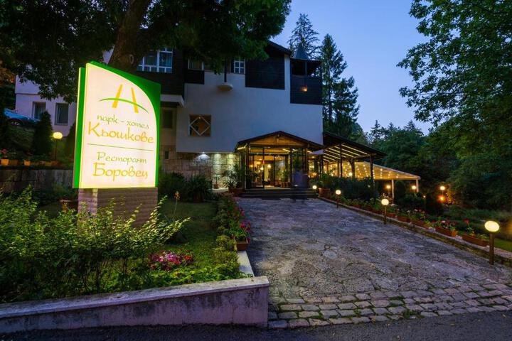 Exterior of Family Park Hotel Kyoshkove