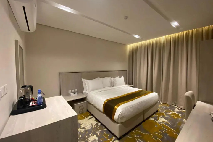 Room 2 of 10