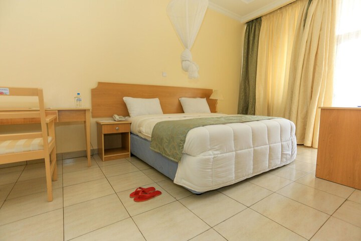 Room 27 of 97