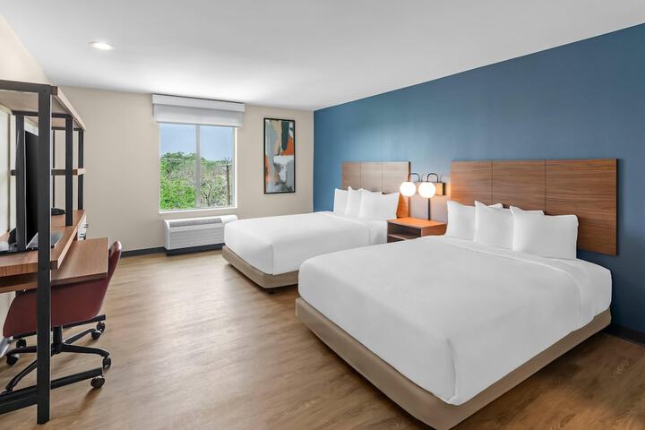 Room 32 of 65