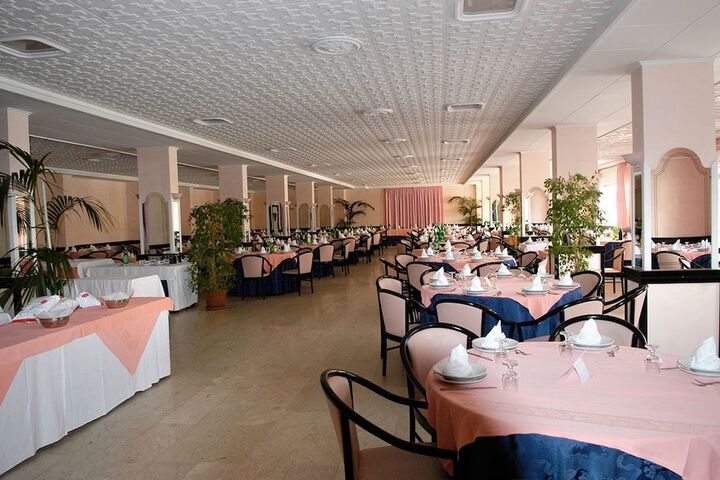 Dining 36 of 72