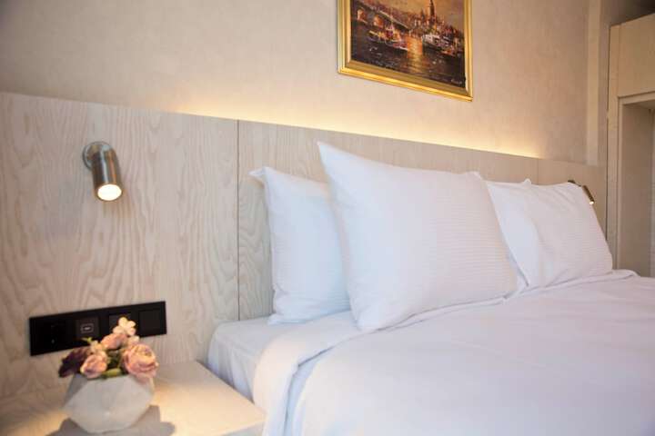 Room 12 of 92