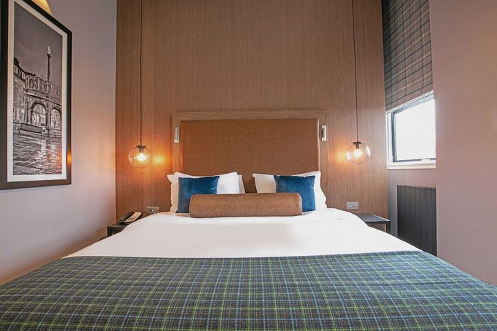 Room 4 of 72