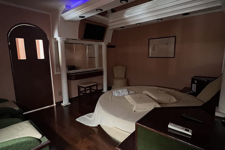 Room 43 of 118