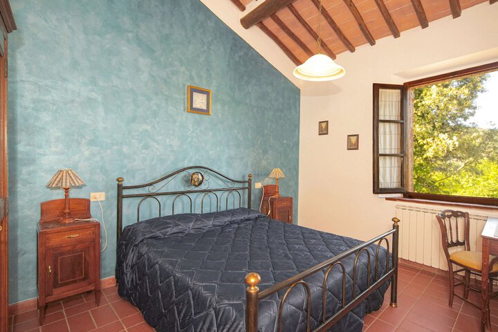 Room 6 of 81