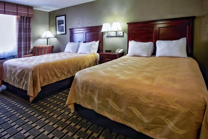 2 Queen Beds (3 of 13)