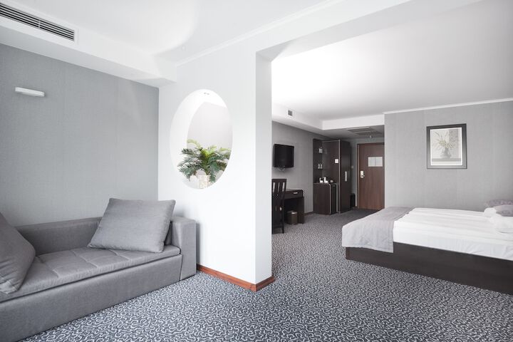 Room 4 of 72