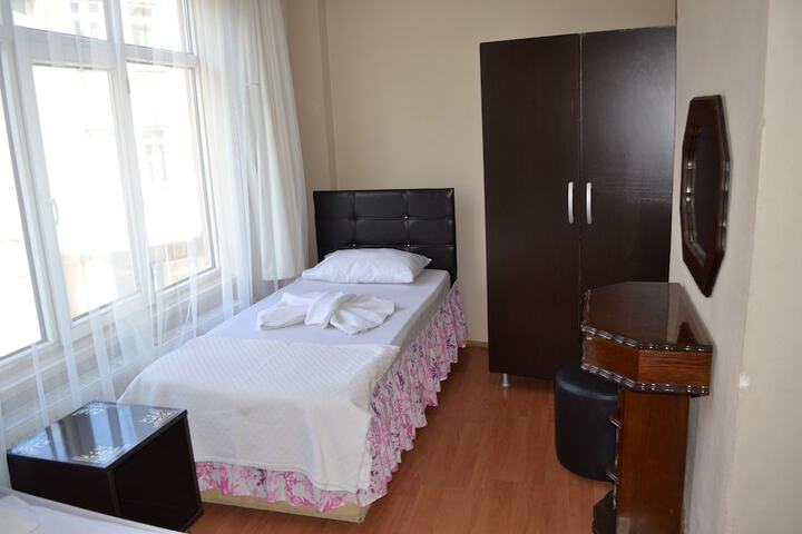 Room 10 of 14