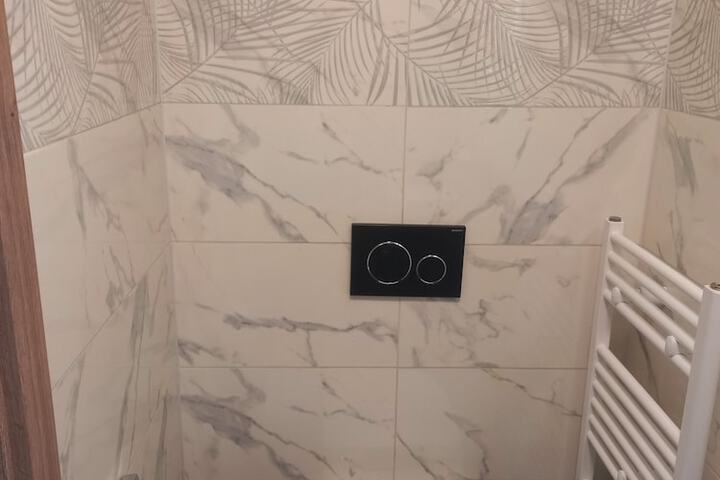 Room 6 of 7