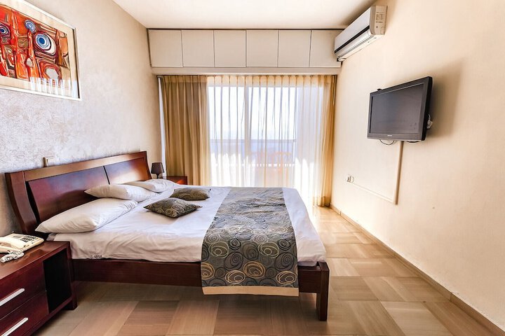 Room 20 of 104