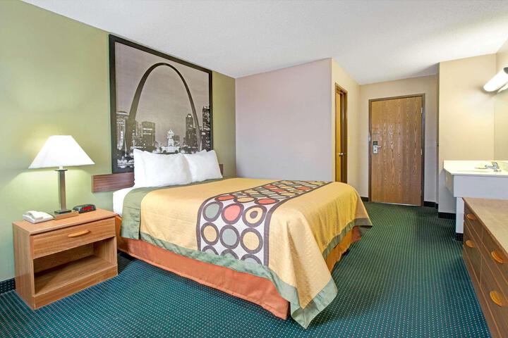 1 Queen Bed (5 of 18)