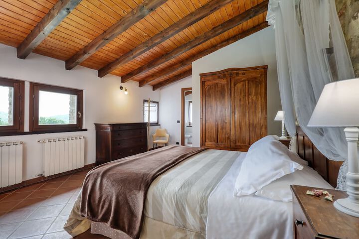 Room 3 of 47