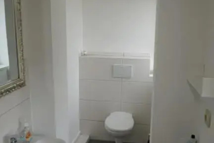 Room 9 of 11