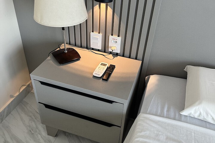 Room 13 of 28