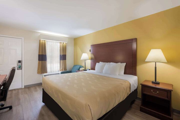 1 King Bed (17 of 20)