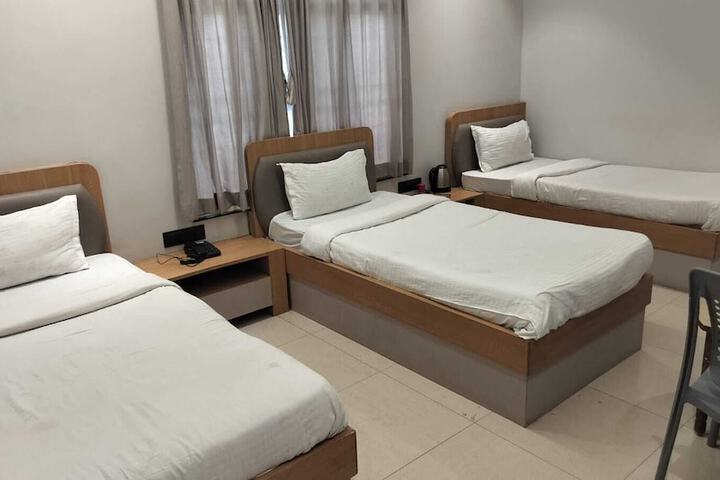 Room 8 of 18