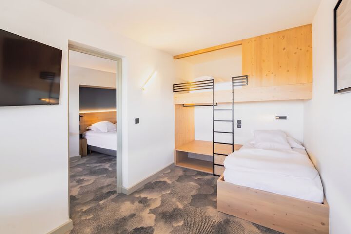 Room 28 of 87