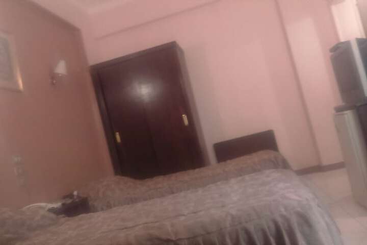 Room 4 of 8