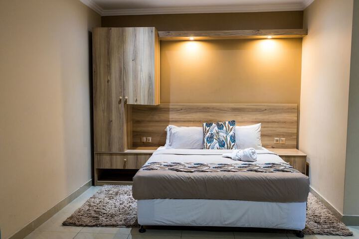 Room 4 of 7