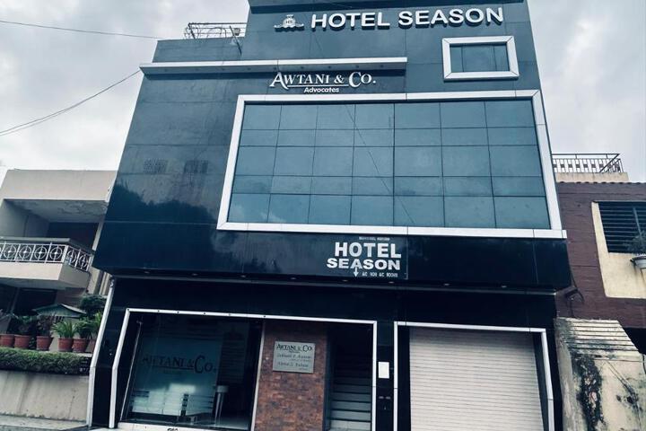 Image of Hotel Season