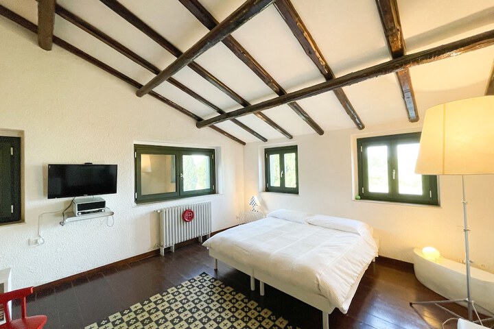 Room 10 of 85
