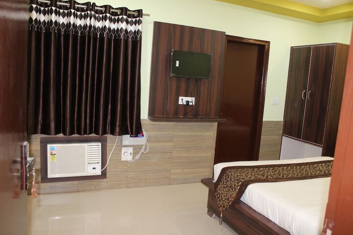 Room 6 of 27
