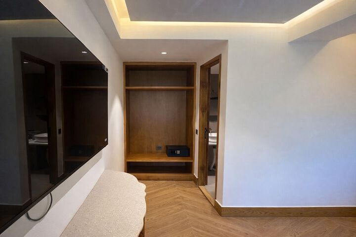 Room 3 of 40