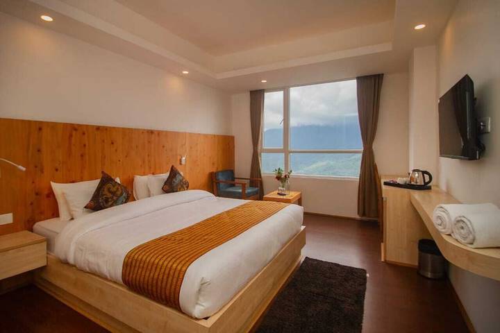 Room 2 of 10