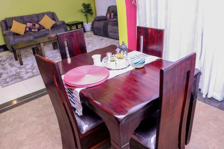 Dining 38 of 46