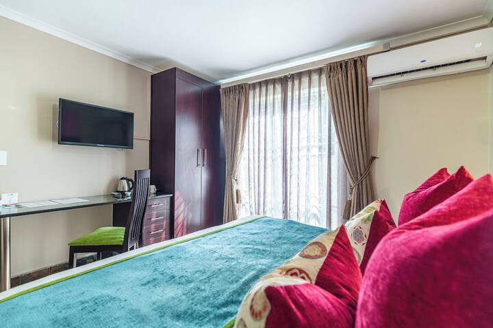 Room 13 of 42