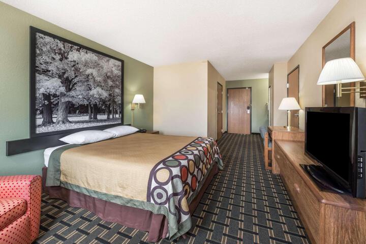 1 Queen Bed Accessible Room (9 of 13)