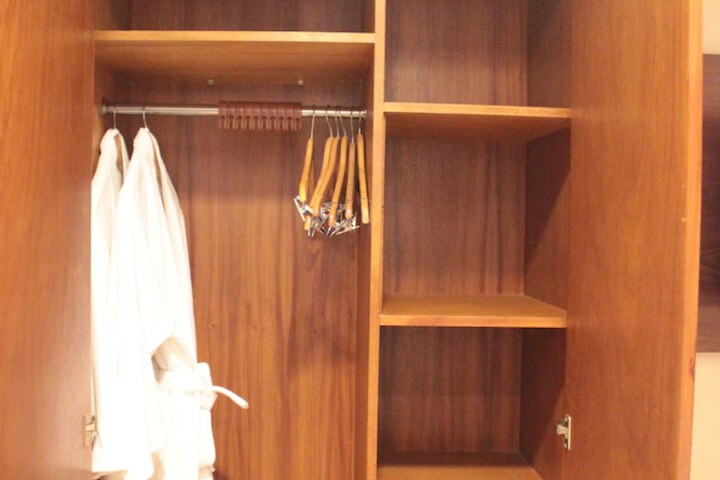 Room 32 of 77