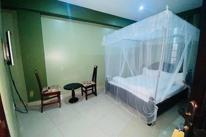Room 5 of 15