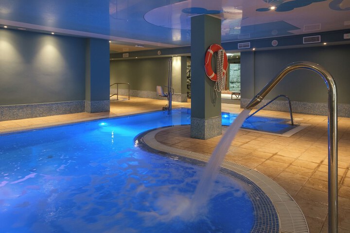 Pool Hotel