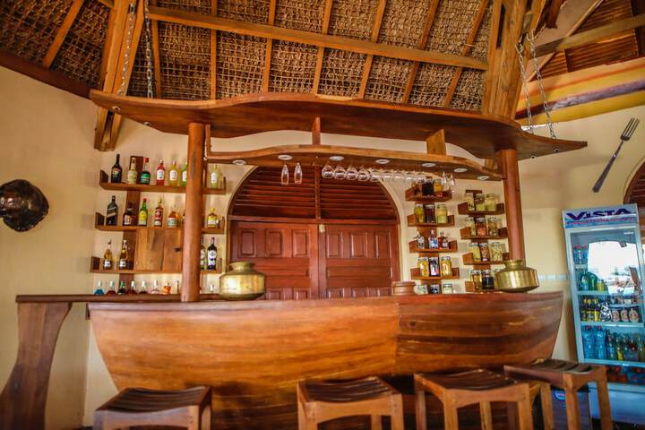 Lounge 31 of 37