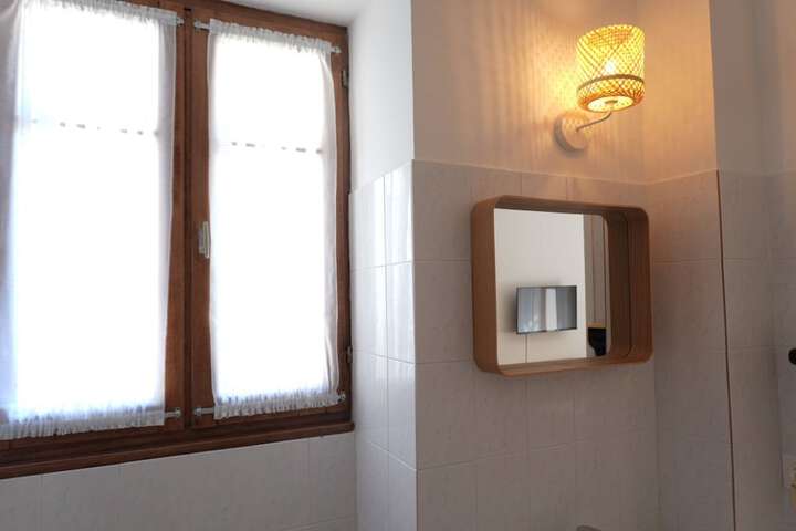 Room 128 of 193
