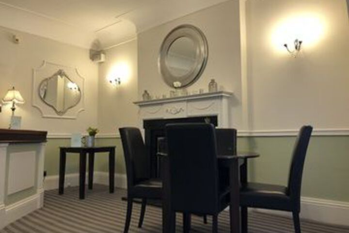 Lounge 100 of 109