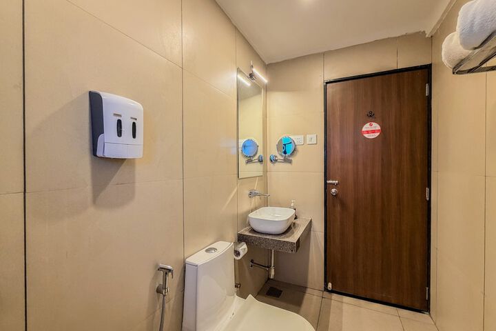 Room 33 of 49