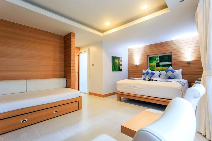 Room 28 of 47