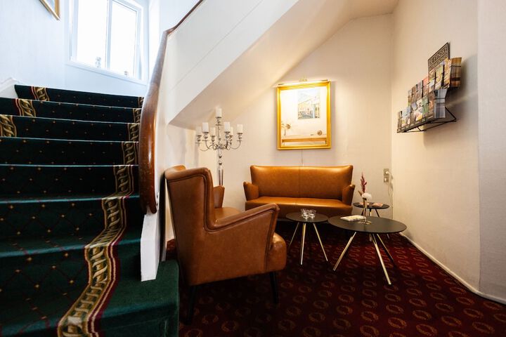 Guest Lobby