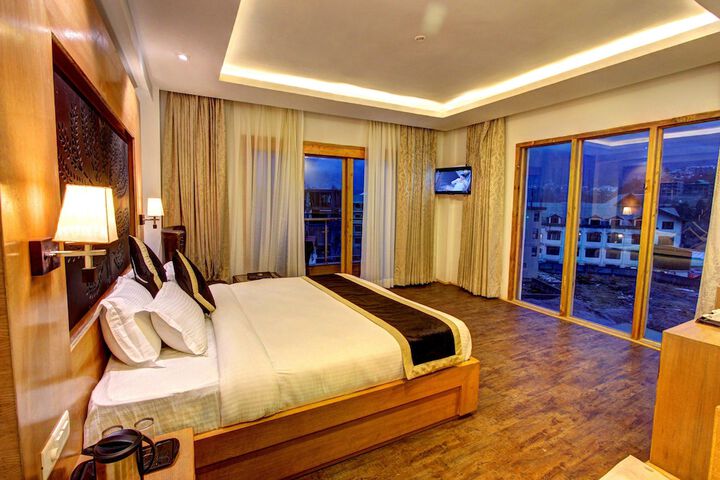 Room 18 of 76