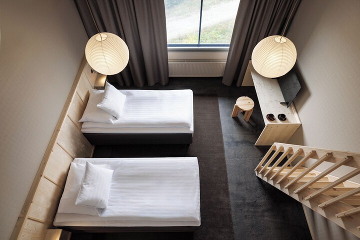 Room 32 of 82