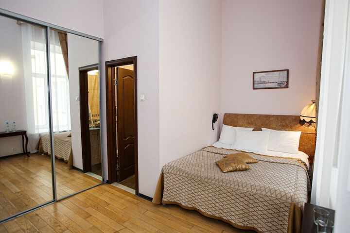 Room 10 of 44