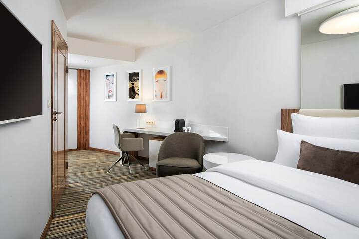 Room 5 of 50
